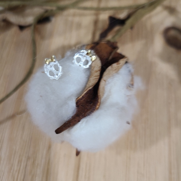 💀💀NEW💀💀CUTE!! Skeleton head with Gold Bow in 925 Sterling Silver - Picture 6 of 16